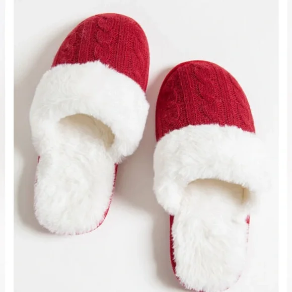 Cable Knit Slippers - Picture 3 of 6